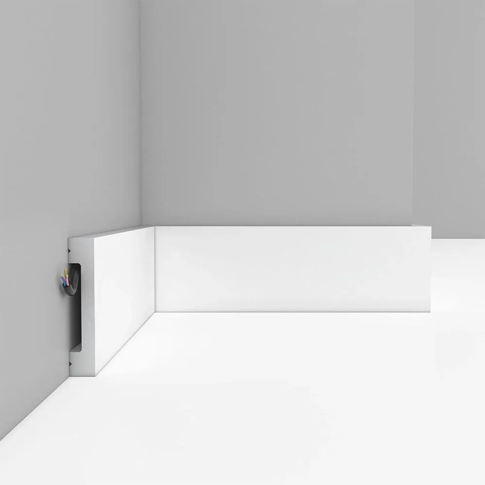 Плинтус напольный DECOMASTER D157 ДМ (66*13*2000мм)